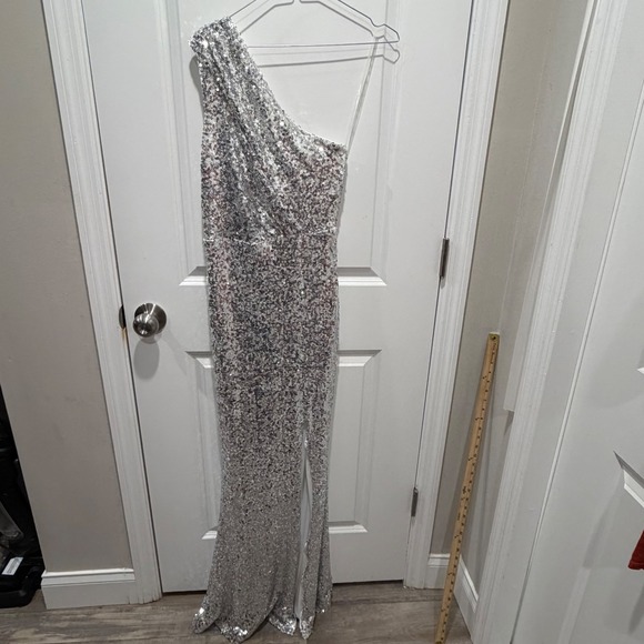 Faeriesty Dresses & Skirts - FAERIESTY Womens One Shoulder Dress Sequin Slit Silver Medium
